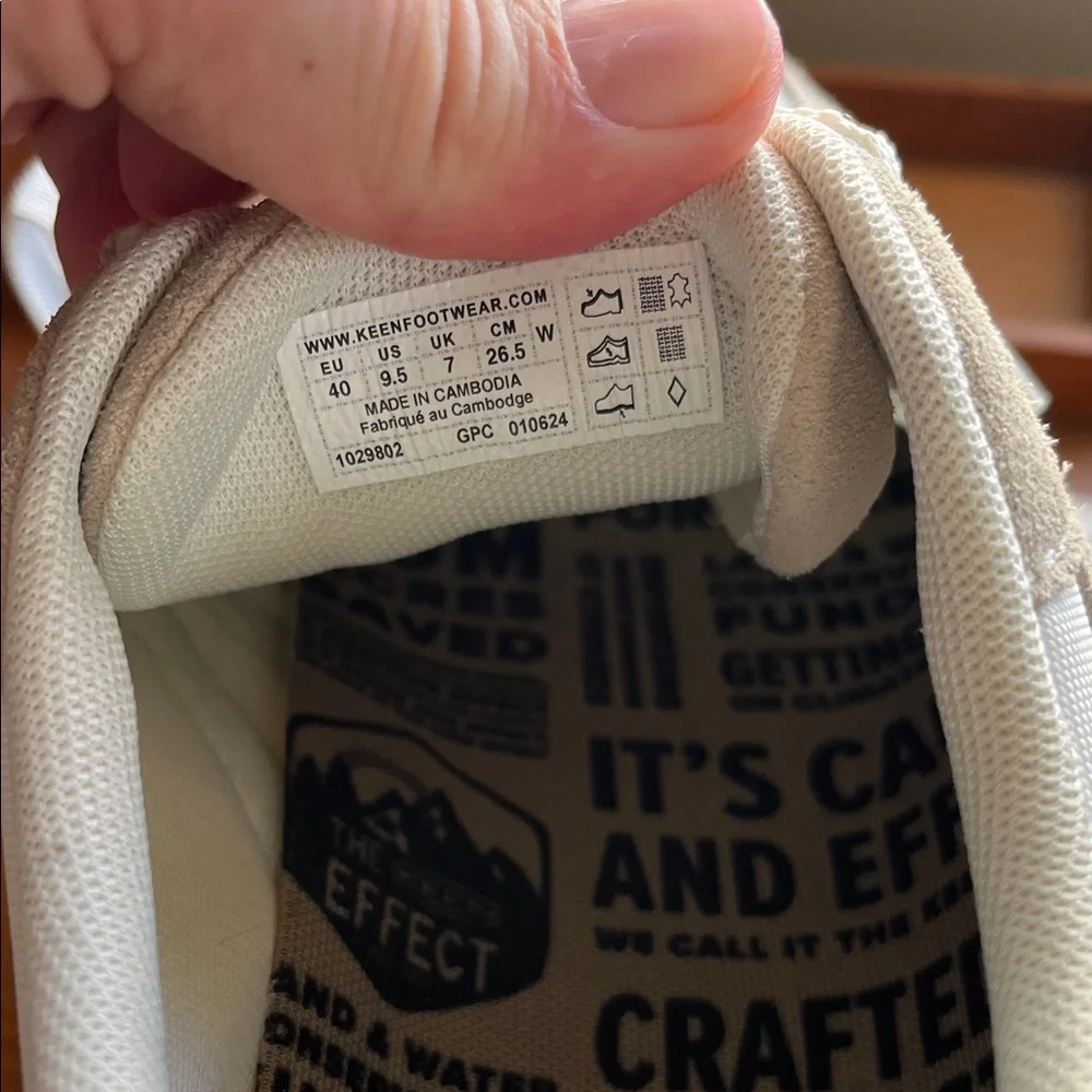 Keen women’s White and Tan Sneakers - Picture 4 of 6
